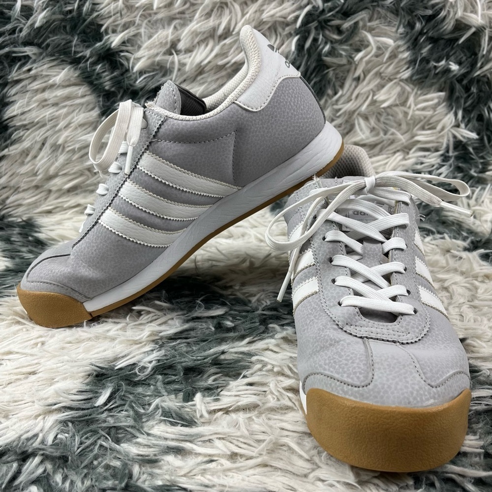 Adidas Women’s Gray White Samoa Casual Sneakers Size 7.5 Flaw